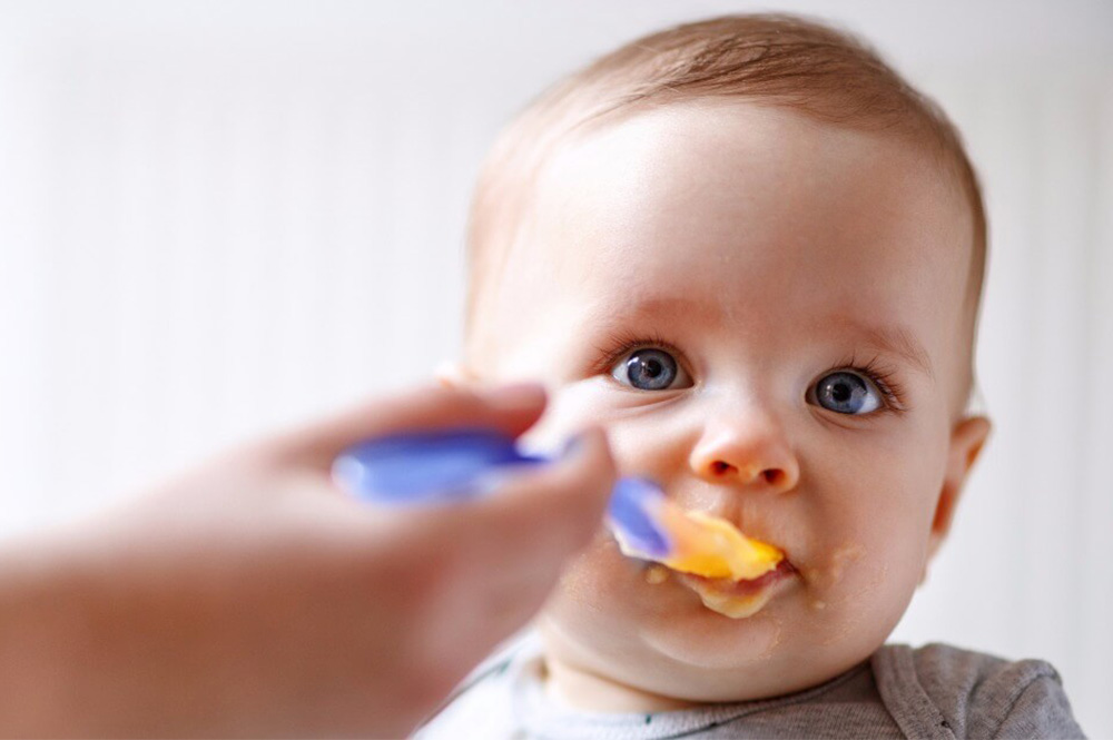 Baby eating - Malin Program