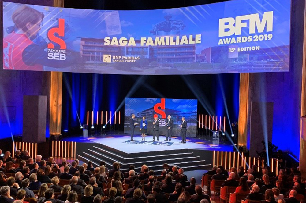 Dans le cadre de la 15e édition des BFM AWARDS, qui a réuni plus de 1600 décideurs économiques, le Groupe SEB a reçu ce jeudi 7 novembre, le prix de la Saga Familiale.
