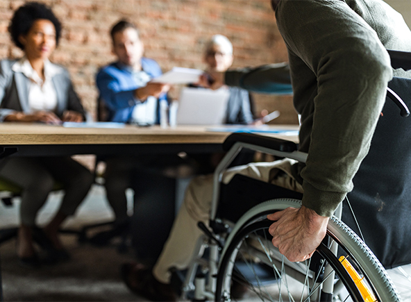 Entretien d'embauche personne en fauteuil roulant