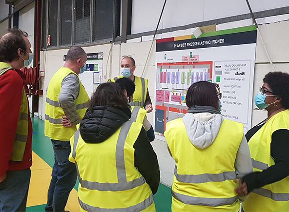 personnes en gilet jaune