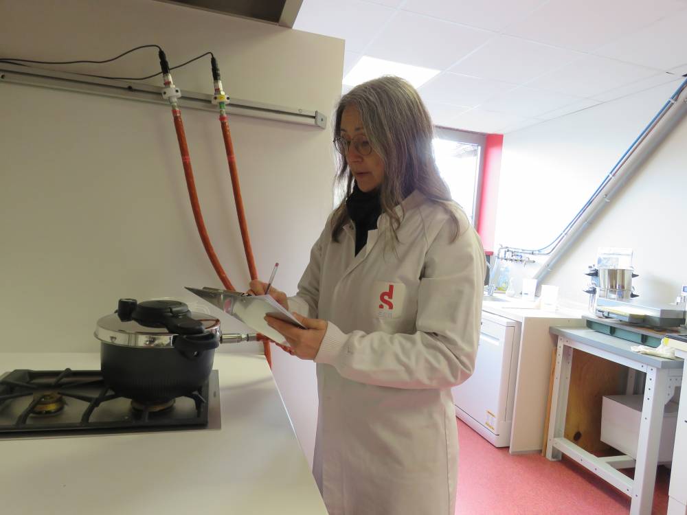 Nathalie, in the laboratory