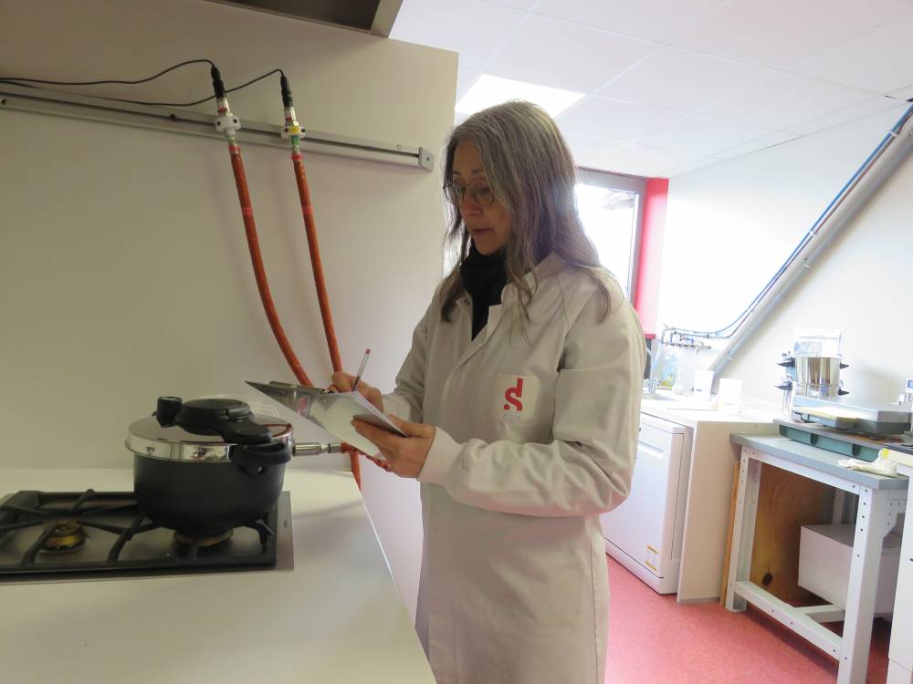 Nathalie, dans son laboratoire